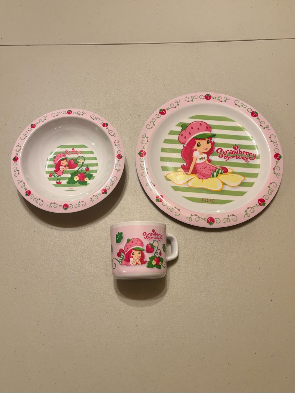 Sherwood Strawberry Shortcake Pink Children's Dinnerware Set 1-plate/bowl/cup